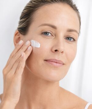 Alternative view of Optimum Protection Cream